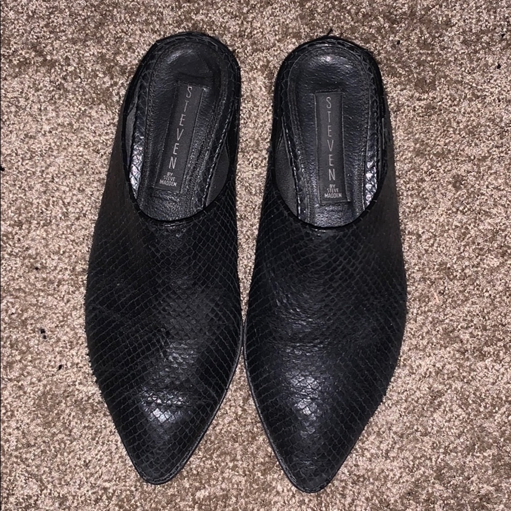 Steve Madden black slide on